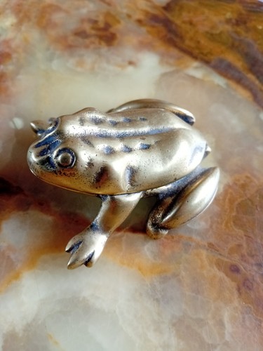 Brass frog vintage trinket - frog,