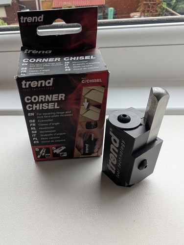 Corner chisel door frame - corner,