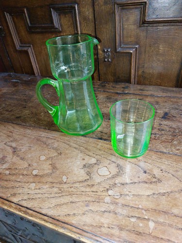 Deco 1930 uranium glass - uranium,