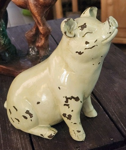 Distressed off white - resin, pig
