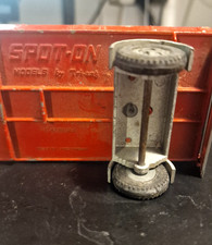 SPOT ON MODELS BY TRI ANG 10 TON TRAILER (PLEASE SEE THE PICTURES AND WRITE UP)