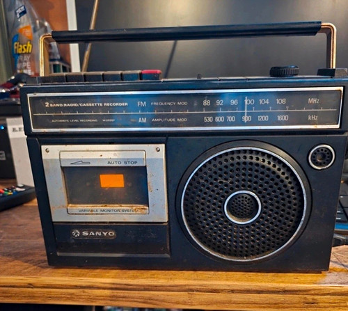 Sanyo portable radio - portable, &