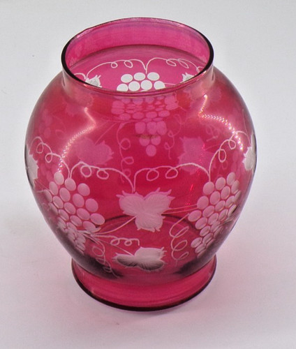 Vintage pink glass vase - pink,