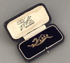 DAINTY LILY OF THE VALLEY GOLD TONE BAR BROOCH  VICTORIAN SYMBOLISM / SWEETHEART