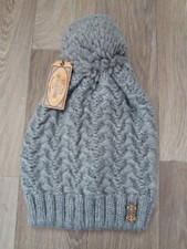 BNWT FATFACE BOBBLE BEANIE HAT