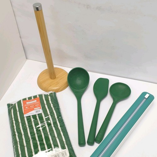 Emerald green kitchen - green,