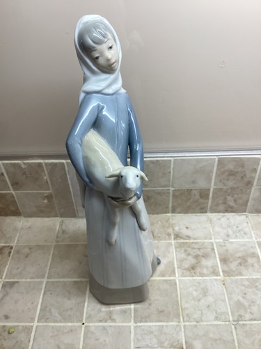 Lladro hand painted figurine - hand,