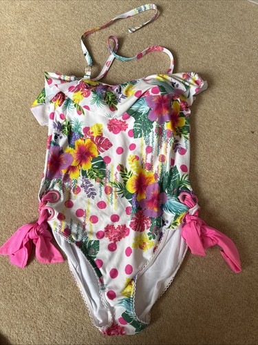 Gorgeous floozie swimming - floozie,