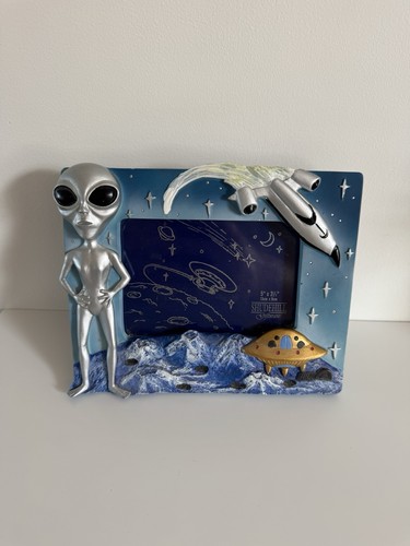 Novelty resin alien ufo - 3d,