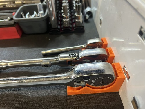 Low profile magnetic - low, ratchet