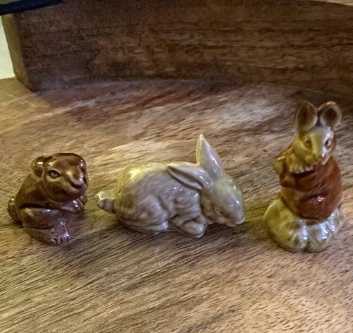Wade whimsy pottery rabbit - 3,