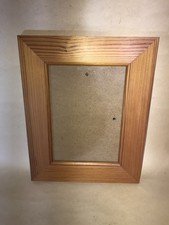 Vintage Wooden Picture Frame. Window Size 7”x 5”. 