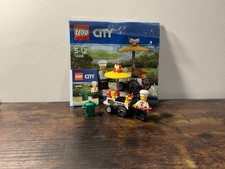 Lego City 30356 Hot Dog Stand Polybag Set - *Retired*. Looks Excellent 