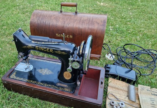 Vintage singer with case - singer, and