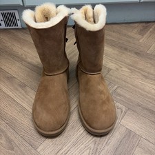 UGG Short Bailey Bow Chestnut
