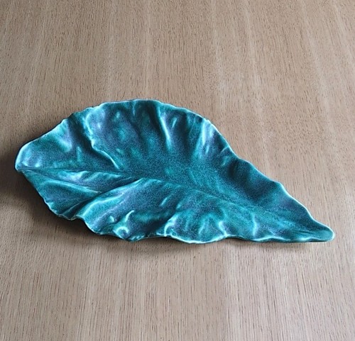 Bretby pottery green - green, leaf