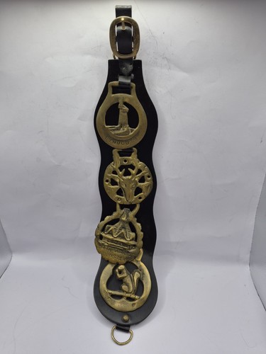 Brass horse medallions - 4,