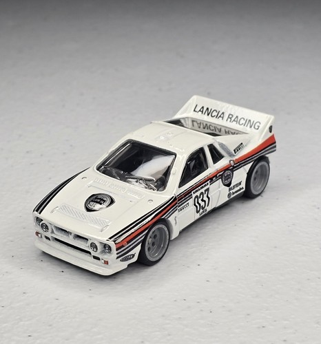 Hot wheels premium - hot, lancia