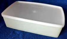 Vintage TUPPERWARE Rectangular Lunch/Storage  Box   - Very Good Condition