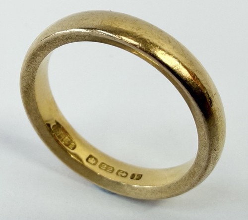 22ct yellow gold wedding band - 22ct,