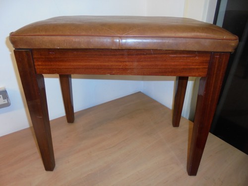 Single piano stool with - piano,