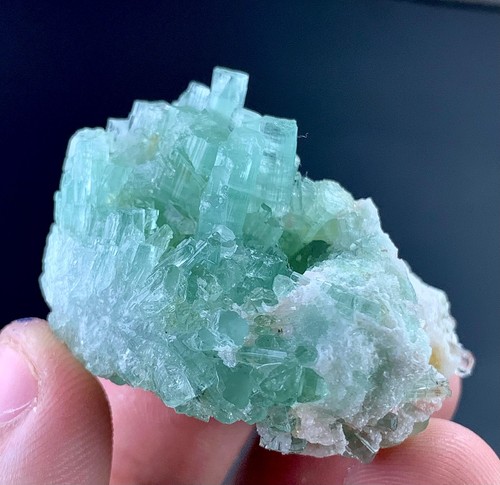 196 carat tourmaline - 196,