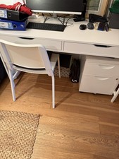 IKEA White ALEX desk - Good condition and chair 