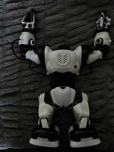 Wowee robosapien robotic toy - robosapien,