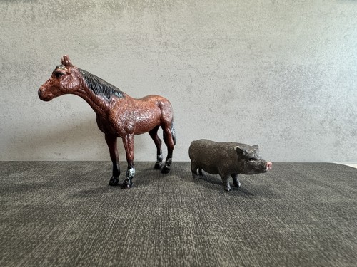 Aaa elc horse and pig - horse,