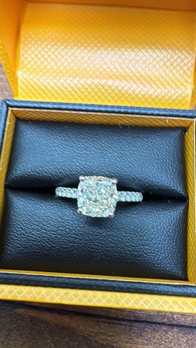 18ct white gold cushion - 18ct,