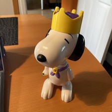 Vintage Peanuts Snoopy McDonald's 2000 King Crown Cape Figurines Toy 7" 18cm