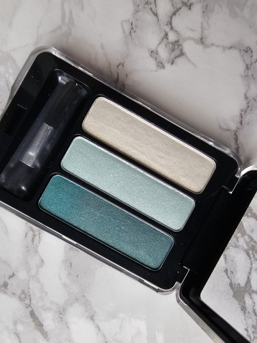 Face cosmetics stop and - stop,