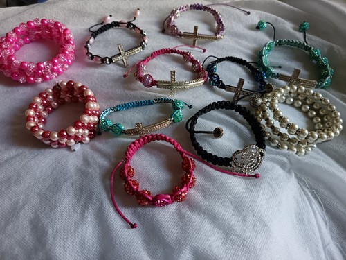 Job lot jewellery items - of,