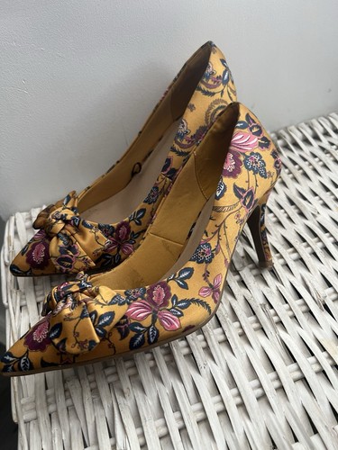 Womens heels size - 4, wide
