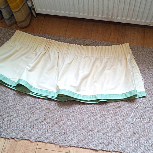 Cream green ruffled - pelmet, 136