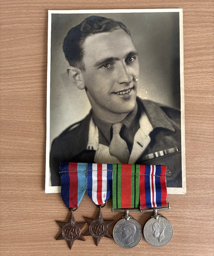 Ww2 medals with photo - with, 1944