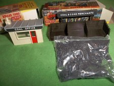 MERIT OO GAUGE AND HO GAUGE COAL BUNKER AND COAL OFFICE