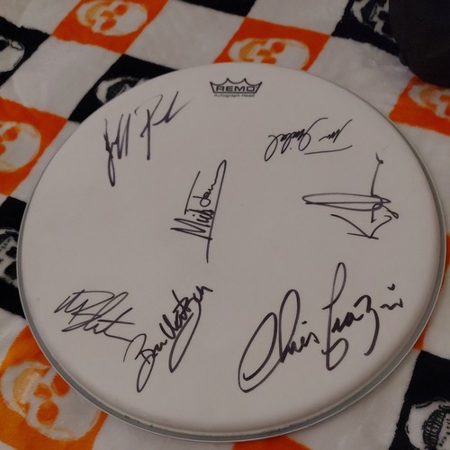 Foreigner autographed original - foreigner,