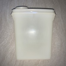 Tupperware Small Junior Cereal Storer Container 499 With Flip Pour Seal Lid