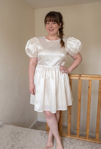 Boohoo taffeta ivory puff