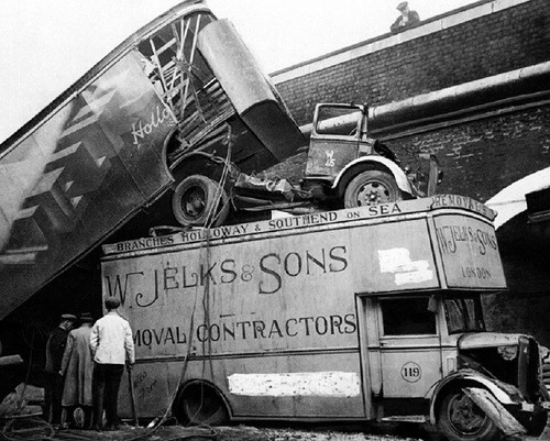 German bomb blast london - in,