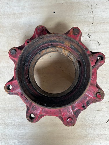 Case 885 895 wheel hub - case,