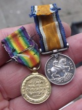 A PERIOD WW1 MINIATURE MEDAL PAIR, SILVER WAR & VICTORY MEDAL.