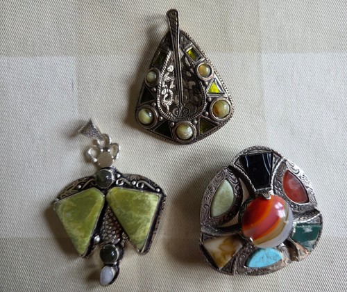 Three vintage jewellery - vintage,