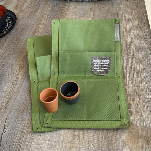 Burgon ball green vertical - &,