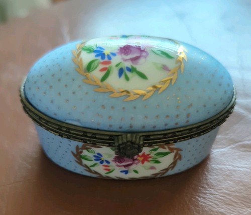 Elizabeth pill box - pill, crown