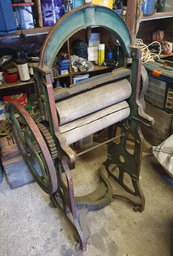 Vintage cast iron wring en - iron,