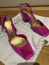 NWOT Valentino Garavani Rockstud Patent Leather Fuchsia Court Size 38.5 REDUCED