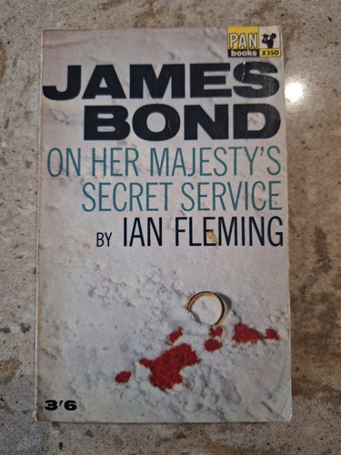 James bond her - james,