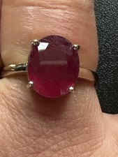 Stunning 9ct Gold Ruby Dress